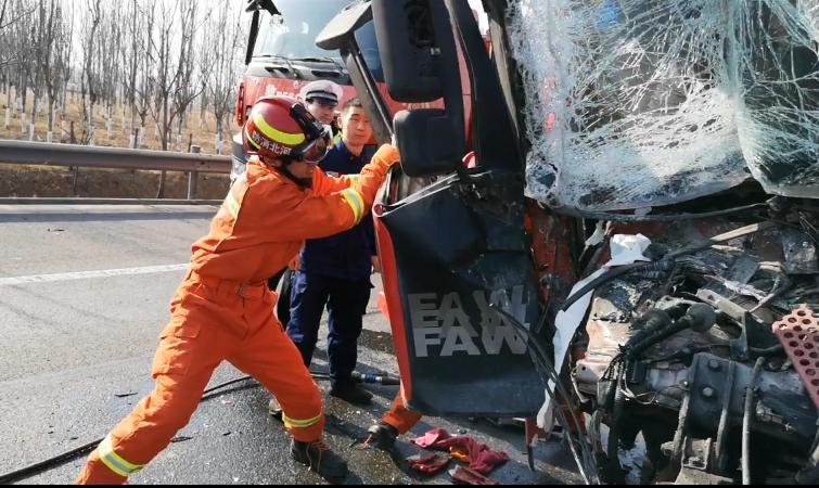 黃驊新聞最新消息，車禍?zhǔn)录饛V泛關(guān)注